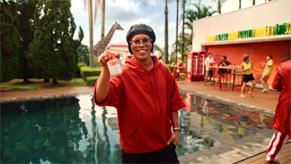 Itaipava: Itaipava une Ronaldinho Gaúcho e MC Livinho para misturar futebol, música e cultura digital